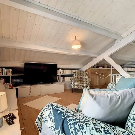 Agreable Maison, Entre Centre Et *