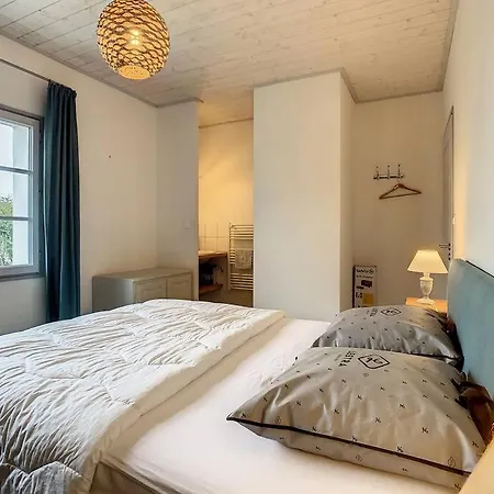 Holiday home Agreable Maison, Entre Centre Et *
