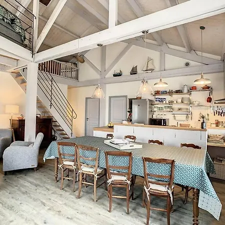 Holiday home Agreable Maison, Entre Centre Et *