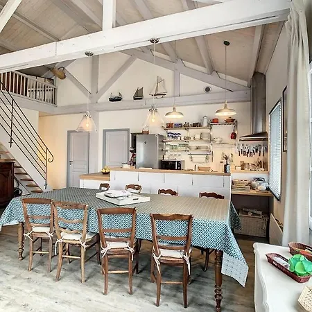 Holiday home Agreable Maison, Entre Centre Et